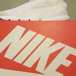 Meet your Posher, Maya